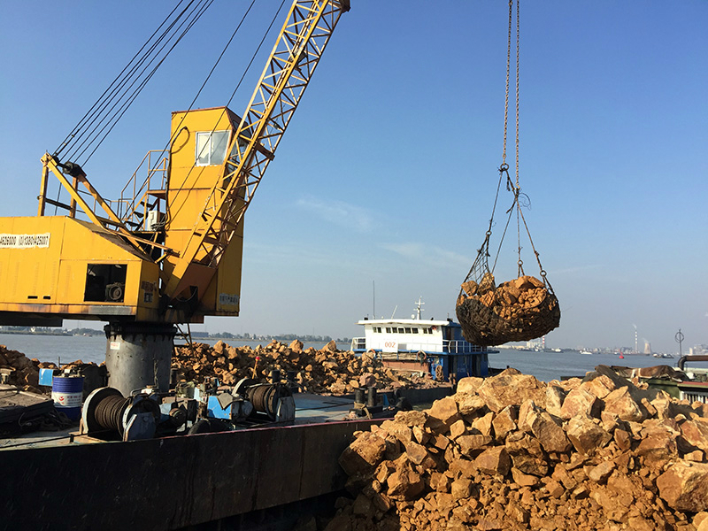 长江抛石定位船作业.JPG
